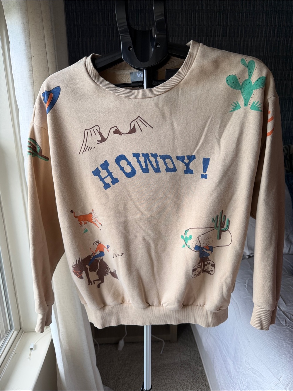 Howdy! Beige Graphic Sweatshirt with Western Print